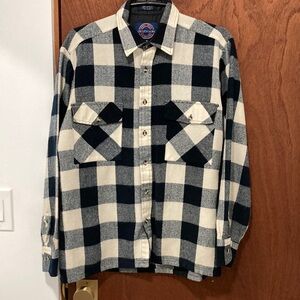 Claybrook Outdoors Black and Cream Flannel Long Sleeved Plaid Shirt Men’s Medium